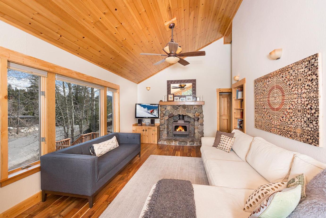 Mineral Springs 3 Bedroom W Hot Tub Available In Alpine Meadows Olympic Valley  Exterior photo